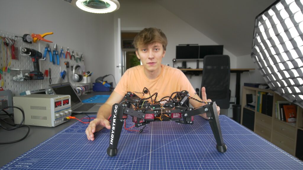 SpdrBot - spider like robot built with RC servos and Raspberry Pi Pico by Nikodem Bartnik